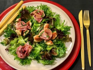 Imagem ilustrativa da receita SALADA COM FIGOS, PRESUNTO CRU E HORTELÃ