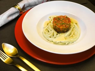 Imagem ilustrativa da receita LINGUINE, MANJERICÃO E TARTAR DE TOMATE
