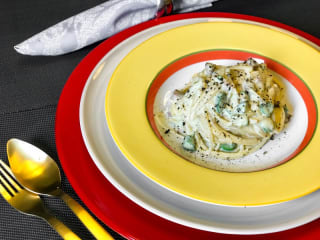 Imagem ilustrativa da receita SPAGHETTI À CARBONARA COM ASPARGOS