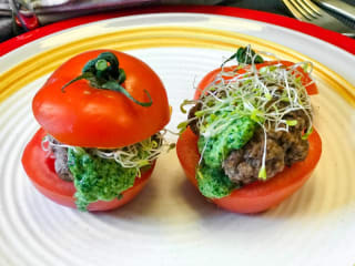 Imagem ilustrativa da receita TOMATE HOLANDÊS COM MINI HAMBÚRGUER