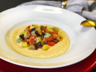 Imagem ilustrativa da receita POLENTA DE GRÃO-DE-BICO E RATATOUILLE