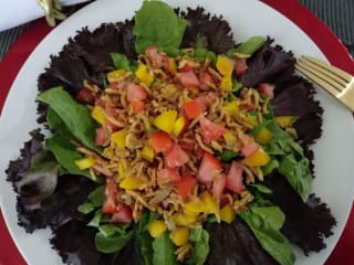 Imagem ilustrativa da receita SALADA DE FOLHAS COM PROTEÍNA DE ERVILHA