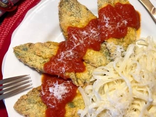 Imagem ilustrativa da receita PEIXINHO DA TERRA À MILANESA COM LINGUINE DE TAPIOCA