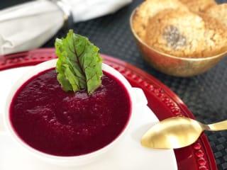 Imagem ilustrativa da receita SOPA DE BETERRABA COM COMINHO E BOLACHINHAS COM CHIA