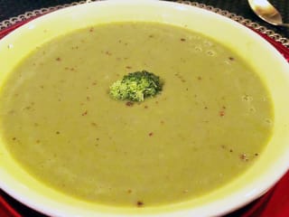 Imagem ilustrativa da receita CREME DE BRÓCOLIS COM CROUTON DE CALABRESA VEGANA