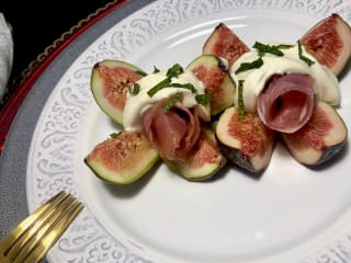 Imagem ilustrativa da receita FIGOS ASSADOS NO MEL COM PRESUNTO DE PARMA