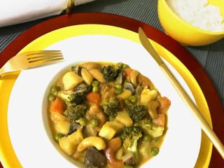 Imagem ilustrativa da receita CURRY DE LEGUMES E ARROZ JASMIM