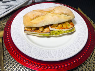 Imagem ilustrativa da receita SANDUÍCHE DE TOFU GRELHADO COM RELISH DE ABACAXI