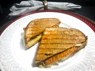 Imagem ilustrativa da receita SANDUÍCHE VEGANO DE TEMPEH COM FALSO CHUCRUTE