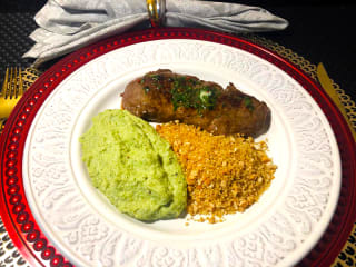 Imagem ilustrativa da receita ENTRECÔTE À MANTEIGA DE ERVAS COM PURÊ DE BRÓCOLIS