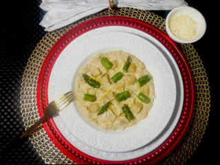 Imagem ilustrativa da receita RISOTO DE QUINOA COM FUNDOS DE ALCACHOFRA E ASPARGOS