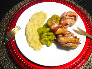 Imagem ilustrativa da receita COXAS DE FRANGO ASSADAS COM BACON E PURÊ DE ABACAXI