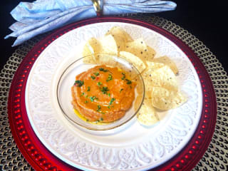 Imagem ilustrativa da receita HOMUS DE GRÃO-DE-BICO PICANTE COM NACHOS
