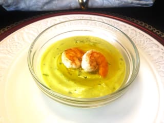 Imagem ilustrativa da receita SOPA FRIA DE AVOCADO COM CAMARÃO