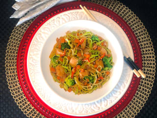 Imagem ilustrativa da receita YAKISOBA DE ABOBRINHA COM CUBINHOS DE FRANGO