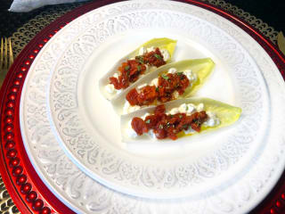 Imagem ilustrativa da receita ENDÍVIAS RECHEADAS COM TAPENADE DE TOMATE SECO