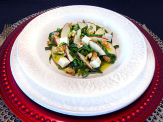 Imagem ilustrativa da receita SALADINHA DE COUVE KALE, MAÇÃ E QUEIJO FETA
