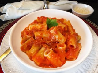 Imagem ilustrativa da receita RIGATONI COM ALICHE ALL’ARRABIATA
