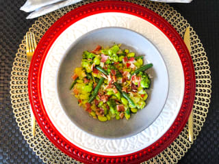 Imagem ilustrativa da receita SALADA DE BRÓCOLIS E EDAMAME COM BACON