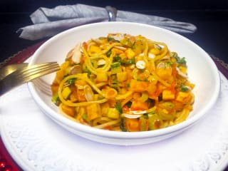 Imagem ilustrativa da receita SPAGHETTI VEGANO COM ABOBRINHA E PUPUNHA