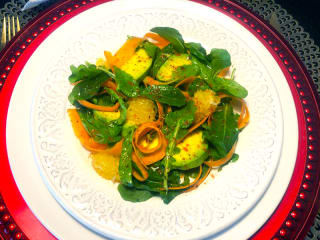 Imagem ilustrativa da receita SALADA  DE RÚCULA COM CENOURA, LARANJA E ABACATE