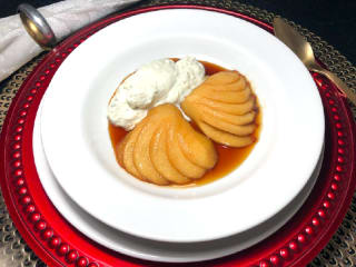 Imagem ilustrativa da receita PERAS QUENTES COM CHANTILLY DE GORGONZOLA