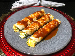Imagem ilustrativa da receita ENCHILADAS DE QUEIJO COM MOLHO VERMELHO