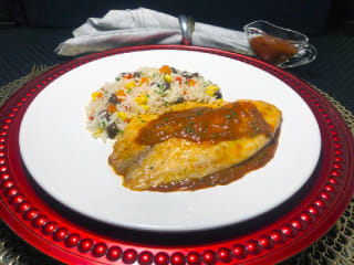 Imagem ilustrativa da receita FILÉS DE TILÁPIA COM ARROZ COLORIDO
