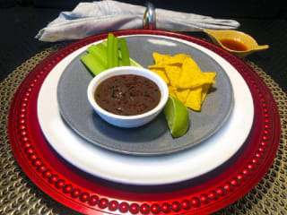 Imagem ilustrativa da receita PASTINHA DE FEIJÃO PRETO VEGANA COM NACHOS