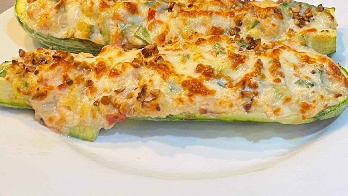 Imagem ilustrativa da receita ABOBRINHA RECHEADA E GRATINADA COM QUEIJO PARMESÃO