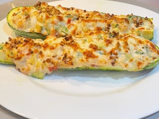 Imagem ilustrativa da receita ABOBRINHA RECHEADA E GRATINADA COM QUEIJO PARMESÃO