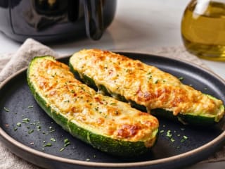 Imagem ilustrativa da receita ABOBRINHA RECHEADA GRATINADA NA AIRFRYER