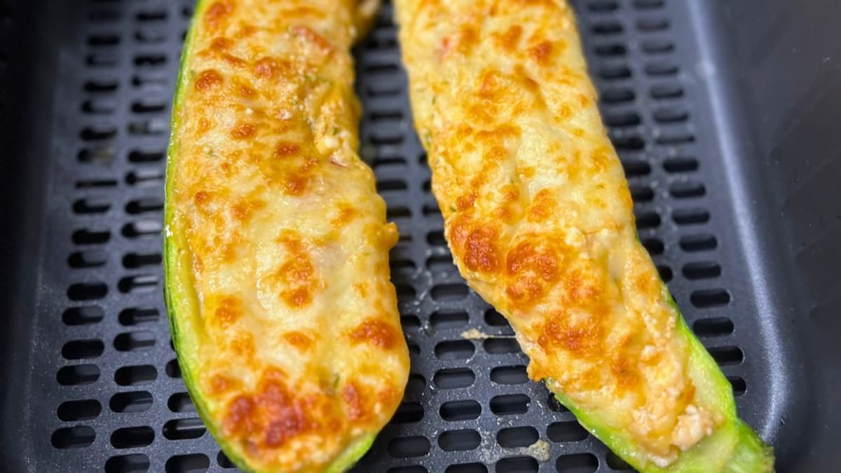 Imagem ilustrativa da receita ABOBRINHA RECHEADA GRATINADA NA AIRFRYER