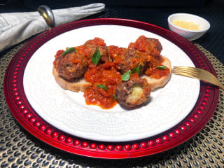 Imagem ilustrativa da receita ALMÔNDEGAS DE CARNE E MORTADELA AO MOLHO DE TOMATES