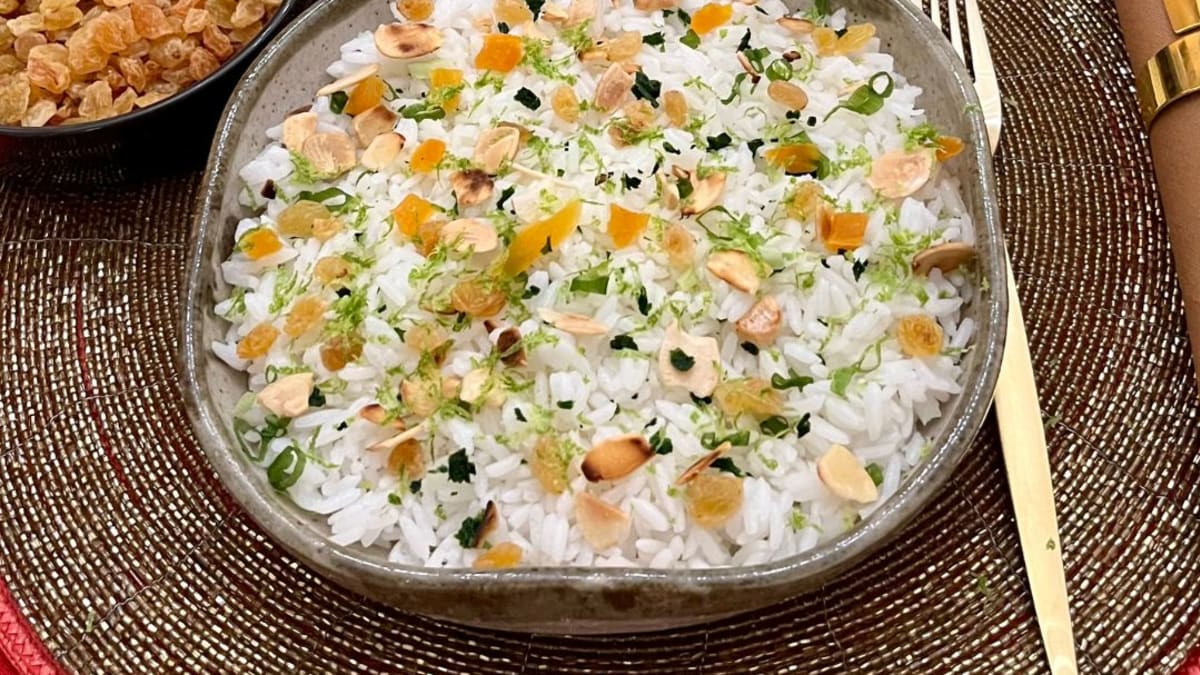 Imagem ilustrativa da receita Arroz Festivo com Champagne, Frutas Secas e Ervas Aromáticas