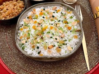 Imagem ilustrativa da receita Arroz Festivo com Champagne, Frutas Secas e Ervas Aromáticas