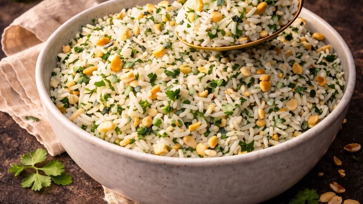 Imagem ilustrativa da receita ARROZ DE COENTRO E AMENDOIM