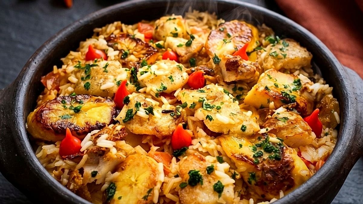 Imagem ilustrativa da receita ARROZ DE MOQUECA COM TILÁPIA E BANANA-DA-TERRA
