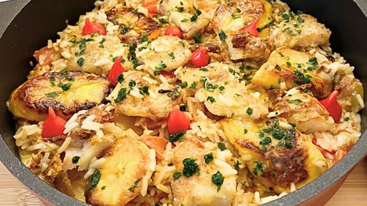 Imagem ilustrativa da receita ARROZ DE MOQUECA COM TILÁPIA E BANANA-DA-TERRA