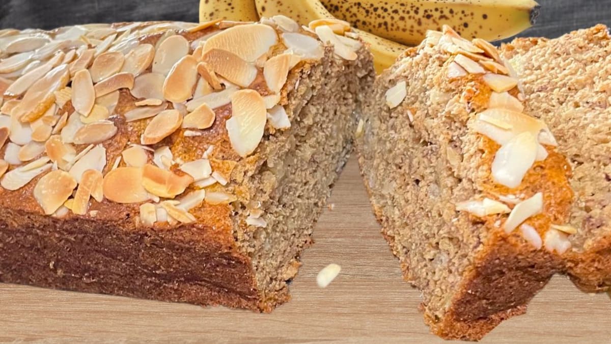Imagem ilustrativa da receita BOLO DE BANANA COM AVEIA E MEL (SEM GLÚTEN)