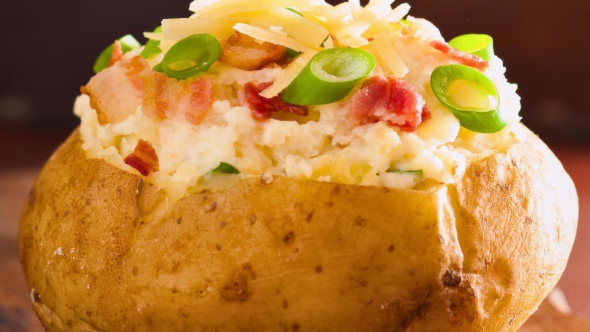 Imagem ilustrativa da receita BATATA RECHEADA DO OUTBACK (JACKED POTATO)
