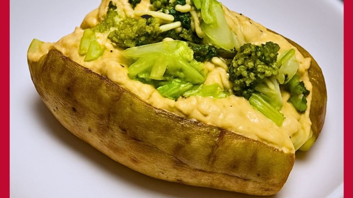 Imagem ilustrativa da receita BATATA-DOCE RECHEADA COM BRÓCOLIS, ACELGA E HOMUS