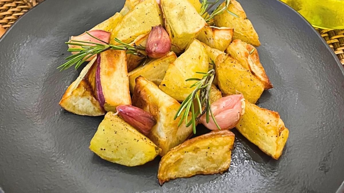 Imagem ilustrativa da receita BATATAS CROCANTES NA AIRFRYER – COM BATATA-DOCE E BATATA