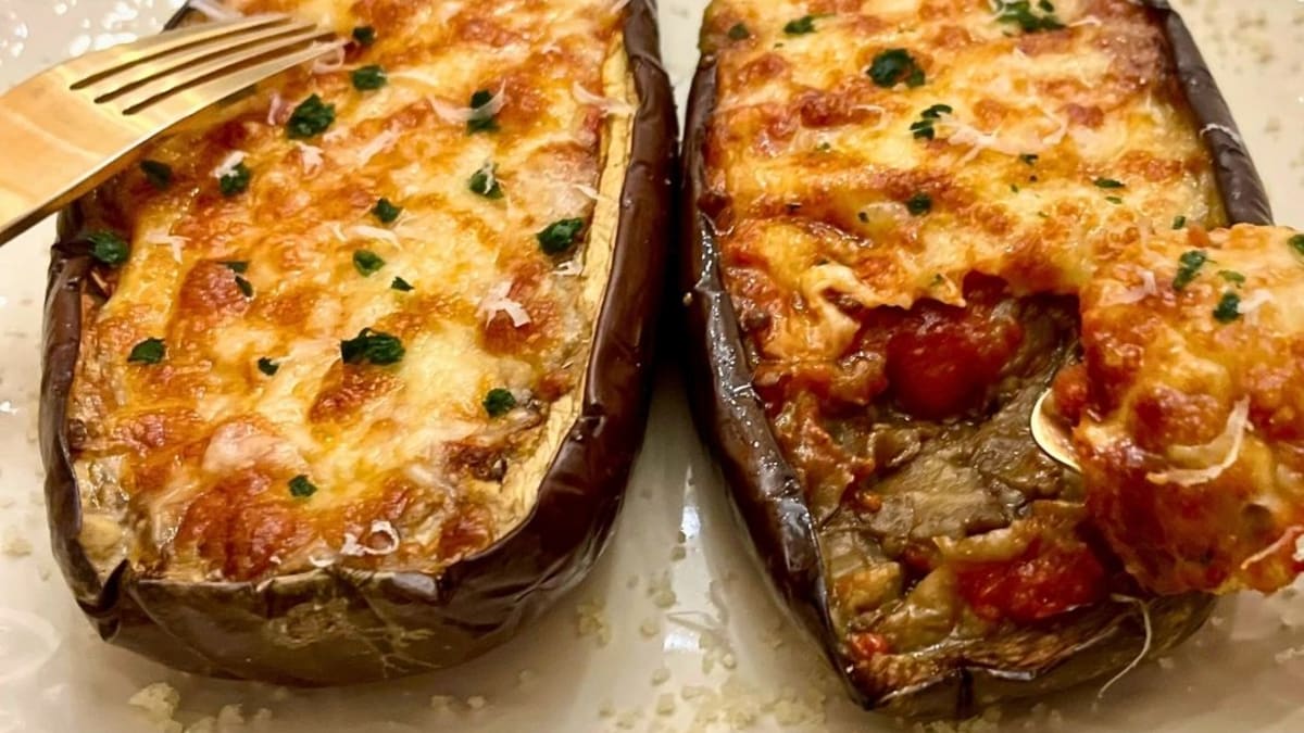 Imagem ilustrativa da receita BERINJELA RECHEADA COM SABOR DE PIZZA NA AIRFRYER