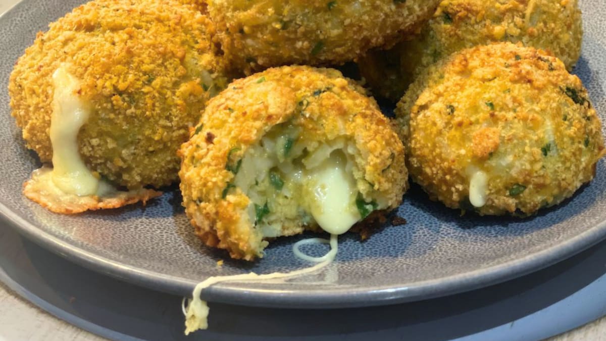 Imagem ilustrativa da receita BOLINHO DE ARROZ RECHEADO, SEM GLÚTEN E SEM FRITAR