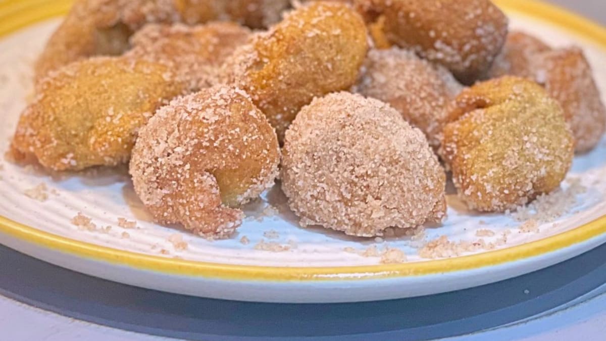 Imagem ilustrativa da receita BOLINHO DE CHUVA DE BANANA SEM TRIGO