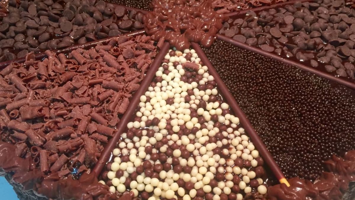 Imagem ilustrativa da receita BOLO CHIFFON DE CHOCOLATE COM GANACHE, CALDA E COBERTURA