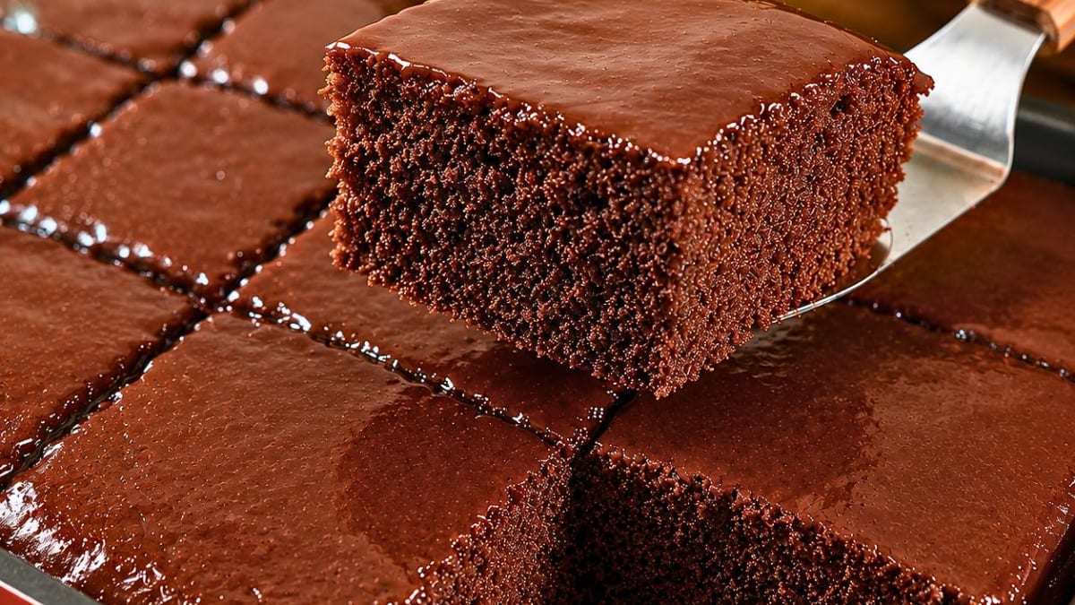 Imagem ilustrativa da receita BOLO DE CHOCOLATE SEM LACTOSE FOFINHO