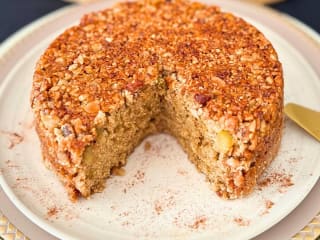 Imagem ilustrativa da receita BOLO DE MAÇÃ E CASTANHAS COM AVEIA SEM GLÚTEN