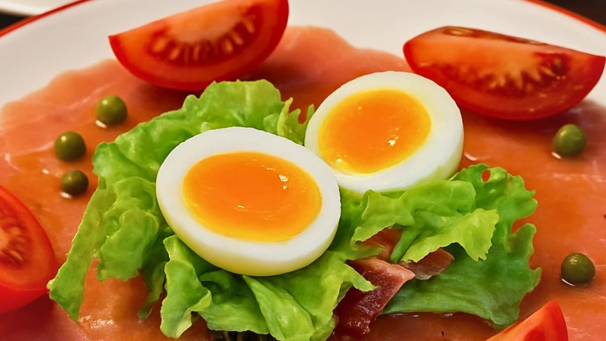 Imagem ilustrativa da receita CARPACCIO DE CARNE COM OVO PERFEITO E SALADA